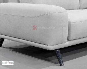 Cubo Rosso: Γωνιακό σαλόνι με εξώραφα γαζιά