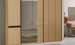 Ντουλάπα με καθρέπτη και συρόμενες πόρτες
