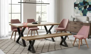 Σετ τραπεζαρίας με παγκάκι και 4 καθίσματα.