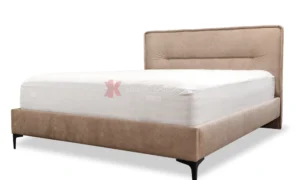 Ντυμένο κρεβάτι με μεταλλικά πόδια