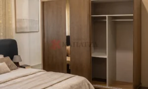 Δίφυλλη συρόμενη ντουλάπα σε Ξύλο Δρυ & καθρέπτη