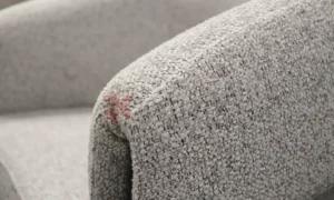 Μοντέρνα πολυθρόνα σαλονιού με μεταλλικό σκελετό