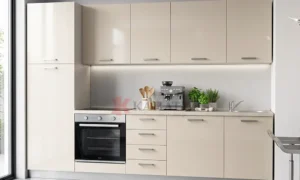 Μοντέρνα Κουζίνα σε Γυαλιστερό Μπεζ με 5 ηλεκτρικές συσκευές